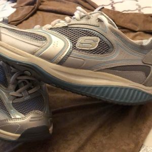 SKETCHERS SHAPE UP SNEAKERS. SIZE 10
